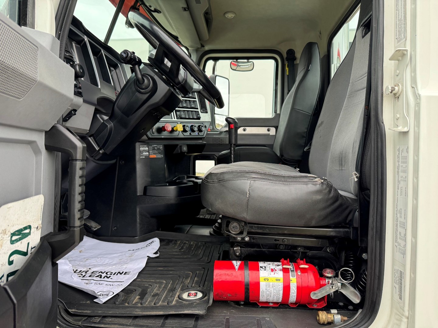 Used 2023 Mack Anthem Daycab - image 12